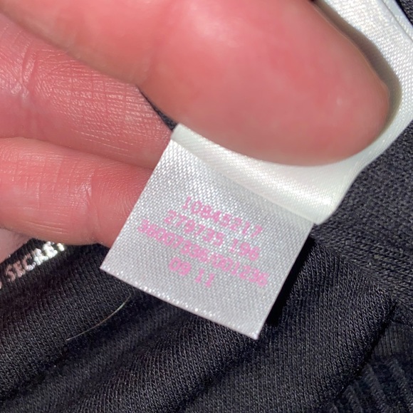 EXCLUSIVE: VS PINK Faux Fur Bomber Jacket 🐆 From Fashion Show RUNWAY! - Picture 12 of 16